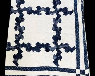 Classic Blue And White Drunkards Path Pattern Quilt
