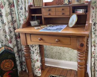 Small pine desk