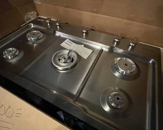 New in box gas cook top