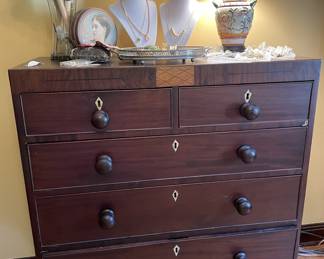 Antique chest of drawers
