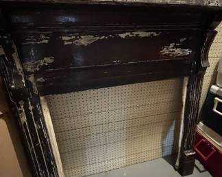 Antique mantle