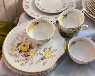 Vintage Yellow Rose China Snack Lunch Set 4 Cups and 4 Plates Shell Shaped Plate 1930's Gold Trim - Mother's Day 