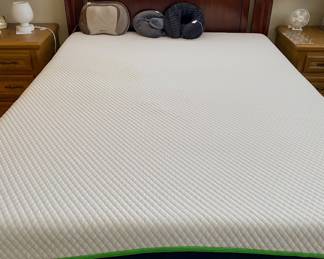 pristine, like new queen mattress