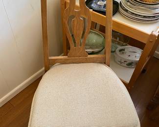 Nice small kitchen table with 4 chairs Table has two drop down leaves