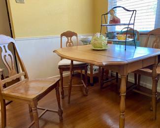 Nice small kitchen table with 4 chairs Table has two drop down leaves
