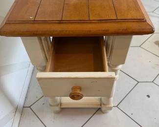 Side piece with kitchen table