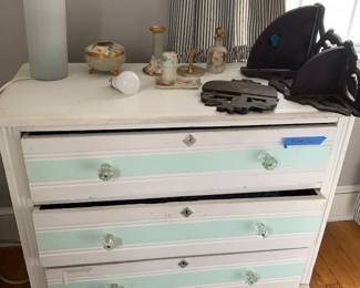 Cottage Style 3-drawer dresser