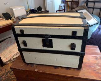Wooden trunk with Storage box insert