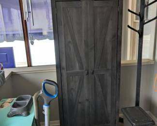 Pantry cabinet