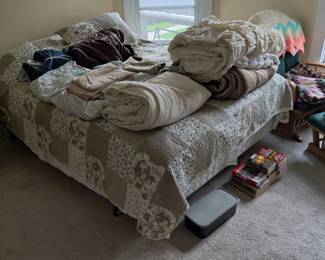 Full size bed, blankets