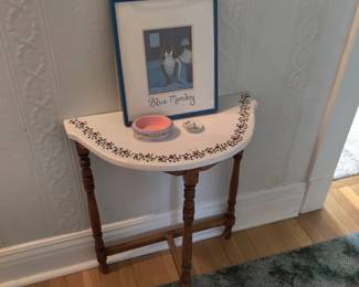 Accent table