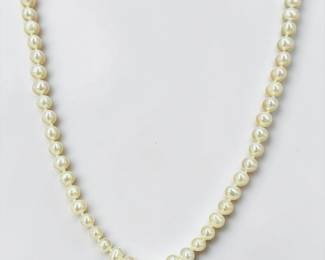 Ladies Pearl Necklace W/ 14K Gold Clasp