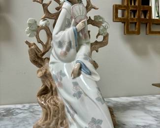 Lladro 4807 Retired Geisha Girl with Fan