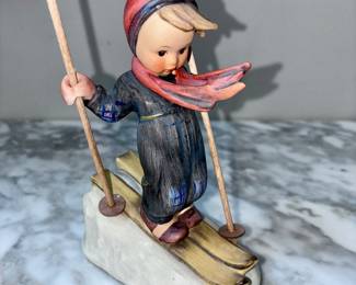 Hummel Boy with Skis