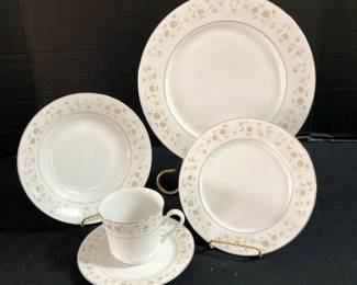 Antibes 8080 China Set