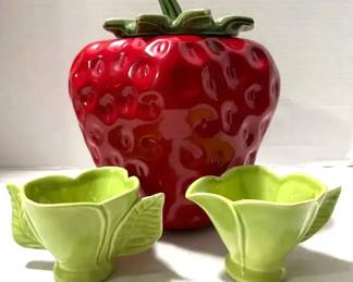 Vintage Strawberry Jar and Leaf Cream Sugar Set
