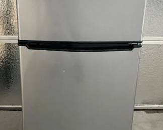 003 Galanz Mini Refrigerator