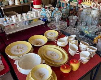 Vintage kitchen wares 