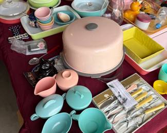 Vintage dish ware / Pyrex  