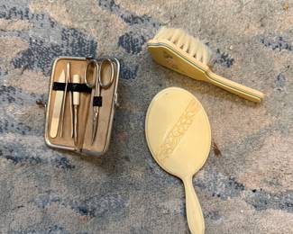 Bakelite brush and mirror set
