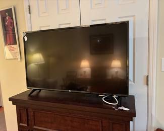 LG flat screen Tv approx 40 ", 9 yrs old