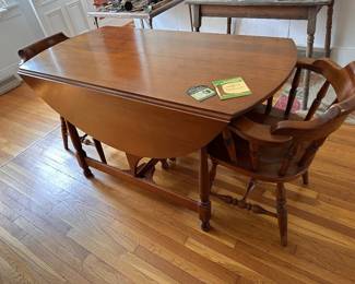 Vintage Sprague & Carleton Maple Drop Leaf Dining Room Table - with slide in leaf and leather table protectors - Excellent Condition