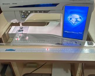 001 Husqvarna Viking Designer Diamond Royale Sewing Machine  Cabinet