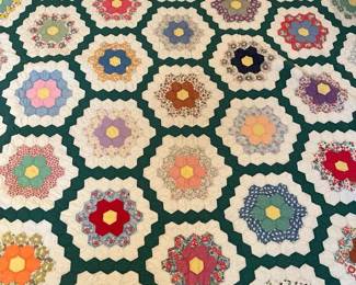 Vintage Grandmothers Flower Garden quilt,