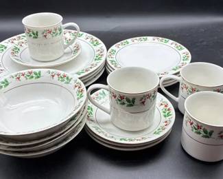 Gibson Christmas Ware 20 Pc Set