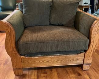 Amish Solid Oak Oversized Chair Handcrafted