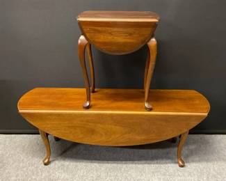 Vintage Wood Queen Anne Style Drop Leaf Coffee And End Table