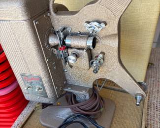 Vintage Keystone Brightbeam K-70 8mm movie film projector