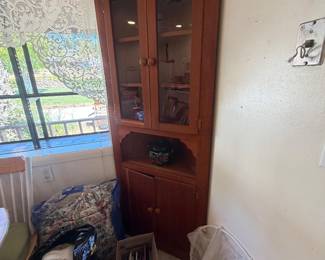 Corner curio cabinet