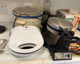 Kitchen appliances. Waffle maker. Waring pro