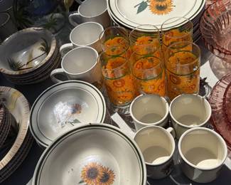 Sunflower kitchenware
