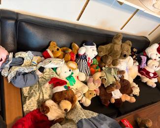 Stuffed animals/plushies