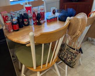 Drop leaf dining table