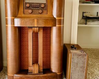 Vintage Silvertone Floor Radio