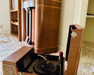 Vintage Silvertone Portable Turntable (Record Player) - catalogue # 4249, RPM 33, RPM 45, RPM 79