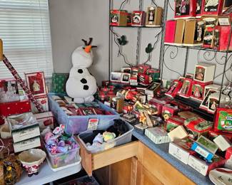 Hallmark Keepsake Ornaments & Christmas Decor 