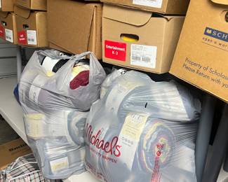 Thousands of Brand New Yarn Skiens