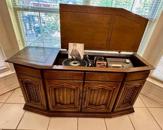 Vintage SoundDesign console stereo with record player, radio and 8-track player.