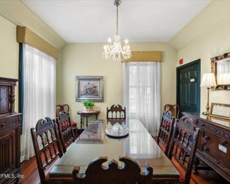 Formal dining area 