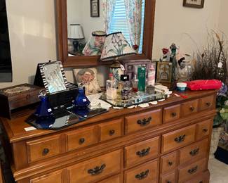 DRESSER WITH MIRROR