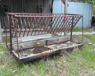 Cattle pasture hay rack 