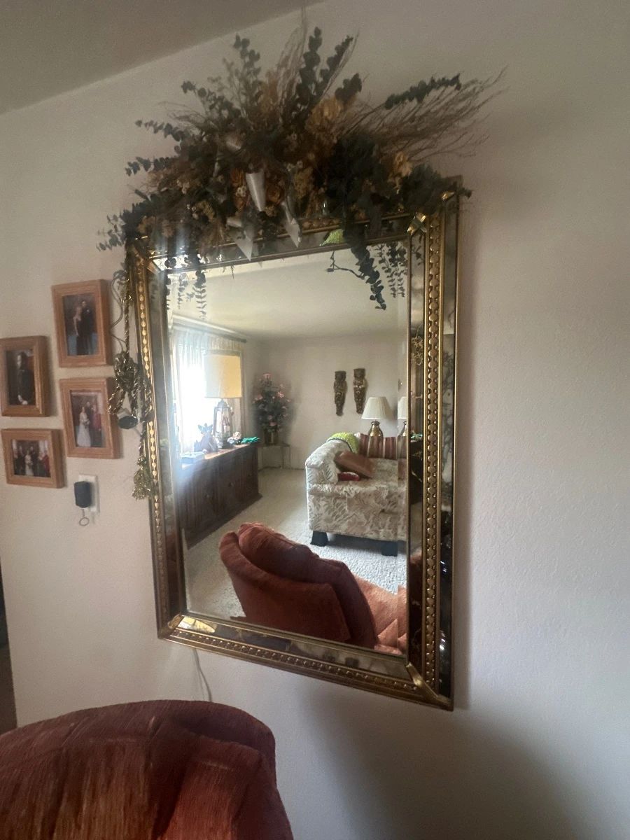 Decorative wall mirror