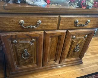 Buffet cabinet