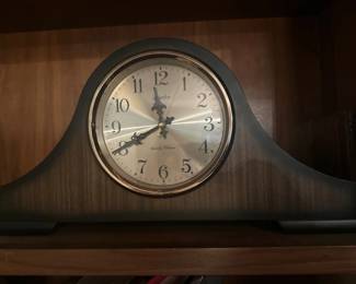 Linden mantel clock