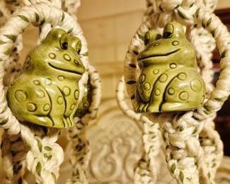 VINTAGE MACRAME WITH CERAMIC FROGS