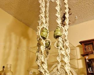 VINTAGE MACRAME WITH CERAMIC GLAZED FROGS